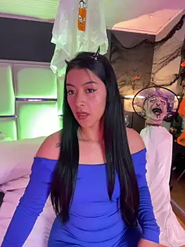 BellaFernandez   online show from 10.30.25