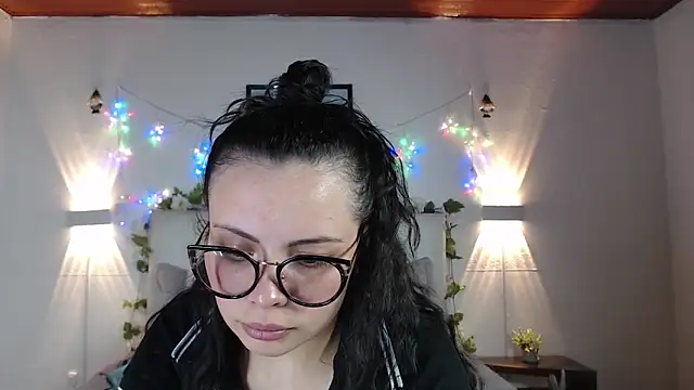 Snapshot of Megan_05_ chatting on 05.06.26 Megan 05 online show from 05.06.26
