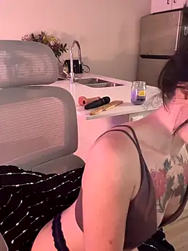 Snapshot of alwaysapril chatting on 09.24.25 alwaysapril online show from 09.24.25