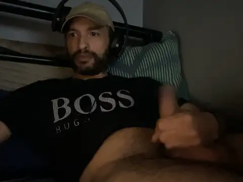 Snapshot of majorb121 chatting on 11.03.25 majorb121 online show from 11.03.25