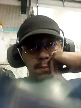 Snapshot of safadinhoo007 chatting on 11.15.25 safadinhoo007 online show from 11.15.25