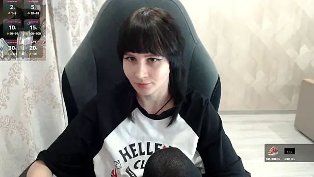 Snapshot of MistyDark chatting on 10.10.25 MistyDark online show from 10.10.25