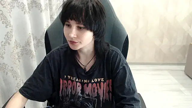 Snapshot of MistyDark chatting on 10.14.25 MistyDark online show from 10.14.25