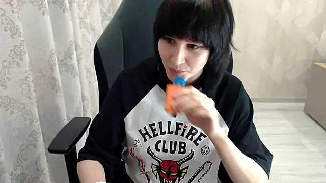 Snapshot of MistyDark chatting on 10.22.25 MistyDark online show from 10.22.25