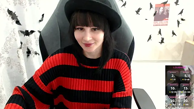 Snapshot of MistyDark chatting on 10.28.25 MistyDark online show from 10.28.25