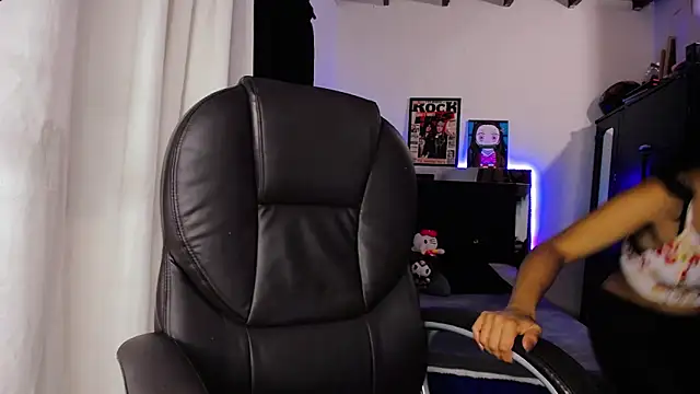 loganher900 online show from 04.07.26