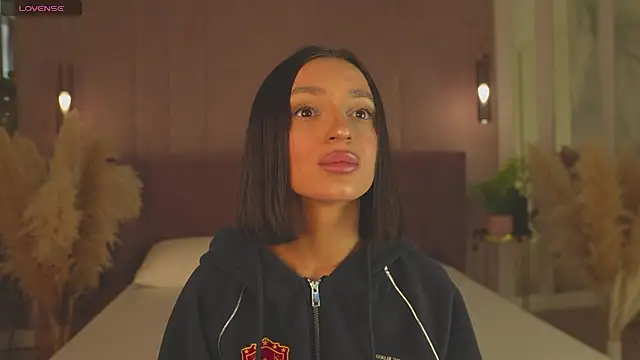 AdoraCortes online show from 04.15.26