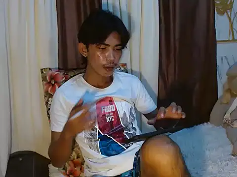 Skinnyguy03 online show from 12.21.25