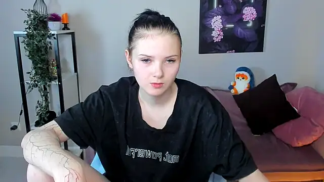 Snapshot of Leila_xxBaby chatting on 11.22.25 Leila xxBaby online show from 11.22.25