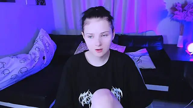 Snapshot of Leila_xxBaby chatting on 11.27.25 Leila xxBaby online show from 11.27.25