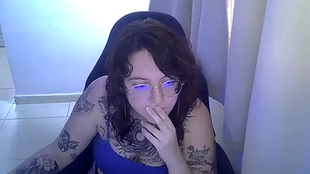 Snapshot of Blue_Liz chatting on 10.09.25 Blue Liz online show from 10.09.25