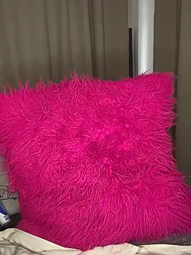Snapshot of prettydollyy chatting on 06.17.26 prettydollyy online show from 06.17.26