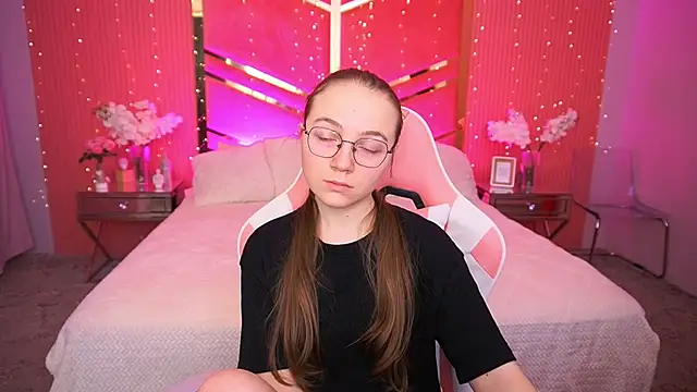 ArrinaWairr online show from 02.12.26