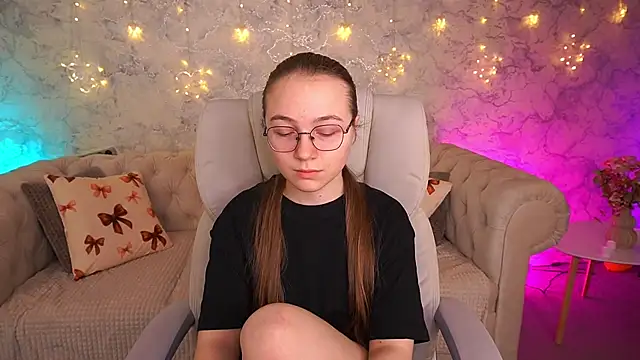 ArrinaWairr online show from 03.25.26