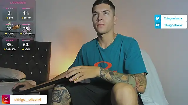 thiago oliveiraa online show from 11.06.25