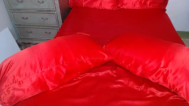 Snapshot of Ambra_ chatting on 10.26.25 Ambra online show from 10.26.25