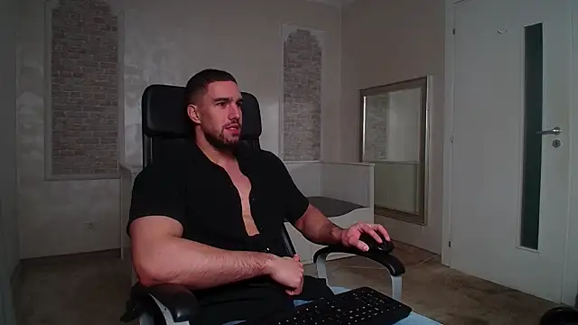 Snapshot of IvanHydee chatting on 12.03.25 IvanHydee online show from 12.03.25