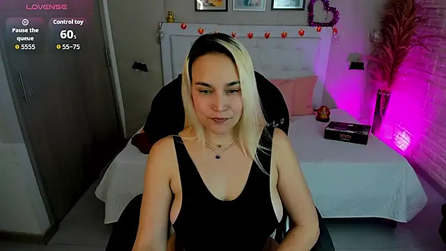 Snapshot of alezzafox__ chatting on 09.19.25 alezzafox online show from 09.19.25
