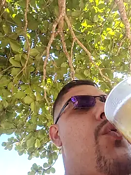 Snapshot of feehzungi0000 chatting on 11.29.25 feehzungi0000 online show from 11.29.25