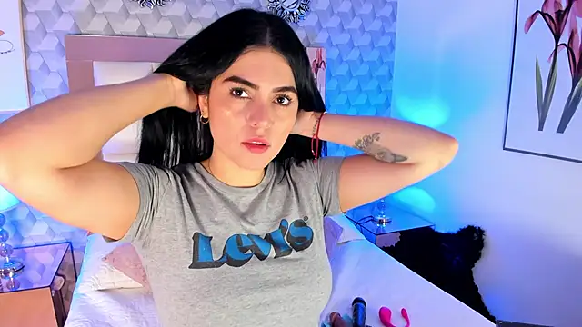 Sasha  sims   online show from 10.15.25