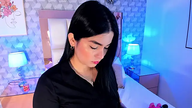 Sasha  sims   online show from 11.20.25