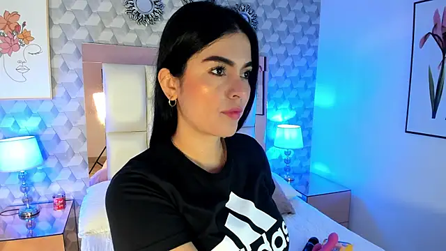 Sasha  sims   online show from 11.23.25