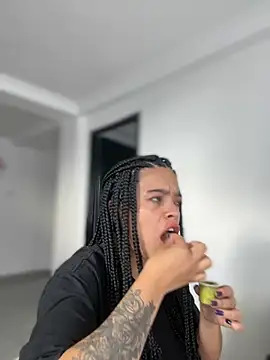 JuanitaMore01 online show from 11.29.25