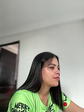 JuanitaMore01 online show from 12.17.25