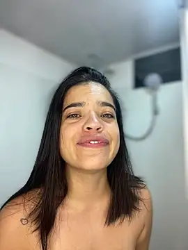 JuanitaMore01 online show from 01.13.26