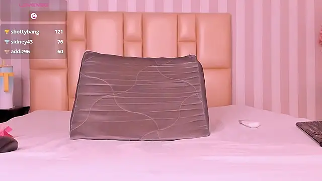 DarkHoneyy online show from 12.13.25