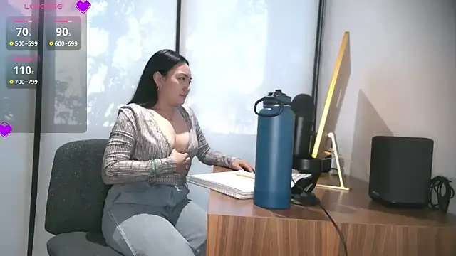 Snapshot of yuzhara chatting on 11.20.25 yuzhara online show from 11.20.25