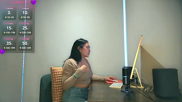 Snapshot of yuzhara chatting on 12.17.25 yuzhara online show from 12.17.25