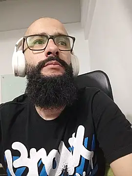 Snapshot of FranccoJ chatting on 11.06.25 FranccoJ online show from 11.06.25