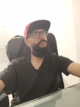 Snapshot of FranccoJ chatting on 11.18.25 FranccoJ online show from 11.18.25