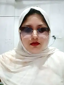 Snapshot of Nusrat-N chatting on 06.14.26 Nusrat-N online show from 06.14.26