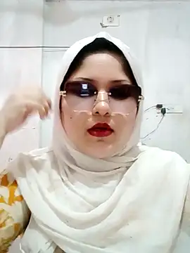 Snapshot of Nusrat-N chatting on 06.16.26 Nusrat-N online show from 06.16.26