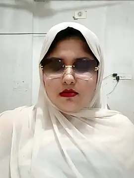 Snapshot of Nusrat-N chatting on 06.18.26 Nusrat-N online show from 06.18.26