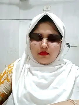 Snapshot of Nusrat-N chatting on 06.22.26 Nusrat-N online show from 06.22.26