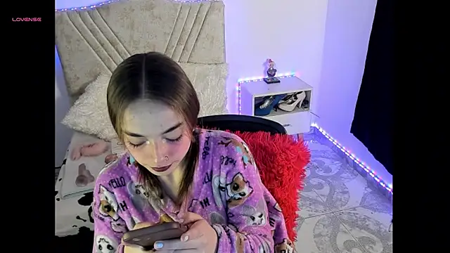 Mia Victoria22 online show from 04.16.26