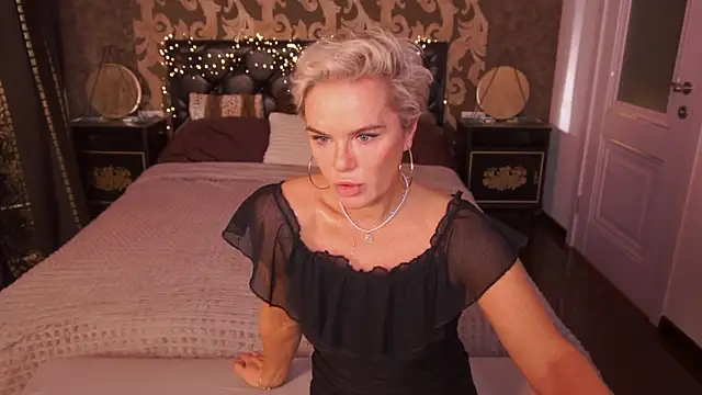 Snapshot of PleasureWeCouple chatting on 04.10.26 PleasureWeCouple online show from 04.10.26