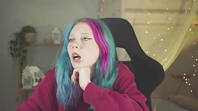 Snapshot of SakuraBliss chatting on 11.25.25 SakuraBliss online show from 11.25.25