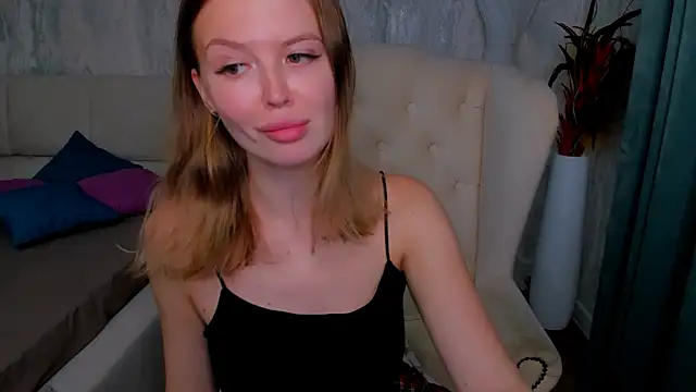 Snapshot of LaurennHill chatting on 09.26.25 LaurennHill online show from 09.26.25
