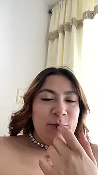 MacarenaRosse online show from 12.14.25