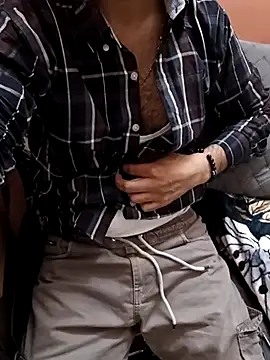 Snapshot of lust_lovee chatting on 12.20.25 lust lovee online show from 12.20.25