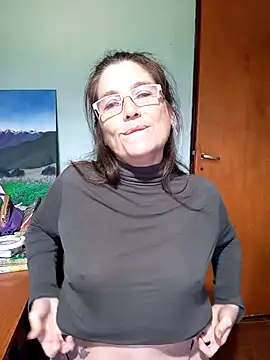 Snapshot of Merida2276 chatting on 10.19.25 Merida2276 online show from 10.19.25