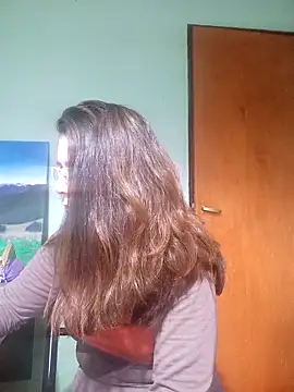 Snapshot of Merida2276 chatting on 10.27.25 Merida2276 online show from 10.27.25