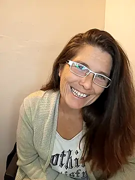 Snapshot of Merida2276 chatting on 11.08.25 Merida2276 online show from 11.08.25