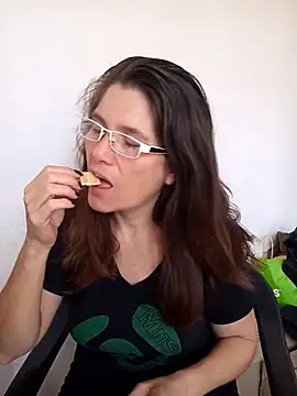 Snapshot of Merida2276 chatting on 11.15.25 Merida2276 online show from 11.15.25