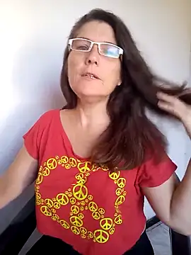 Snapshot of Merida2276 chatting on 12.18.25 Merida2276 online show from 12.18.25