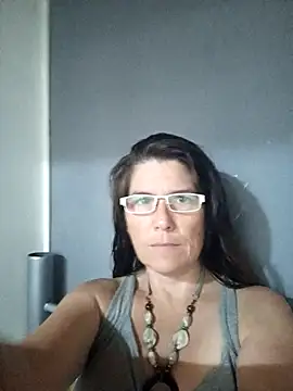 Snapshot of Merida2276 chatting on 12.21.25 Merida2276 online show from 12.21.25